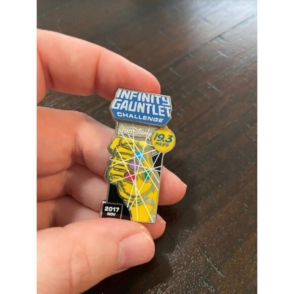 Marvel Run Disney Infinity Gauntlet Challenge 19.3 Miles‎ 2017 Metal Trading Pin
